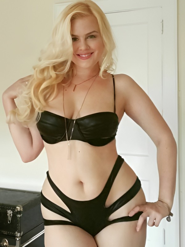 Ангелина привлекательная девушка из Кропоткина цена от 1500 руб